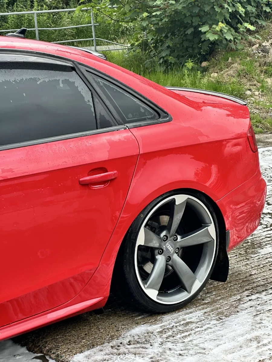 Audi A4 2010 - Image 2