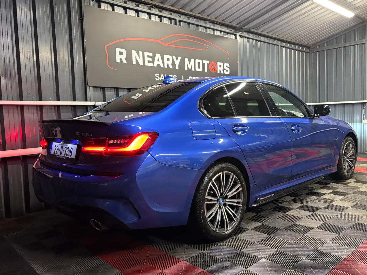2022 BMW 3-Series 330e M-Sport Automatic - Image 3