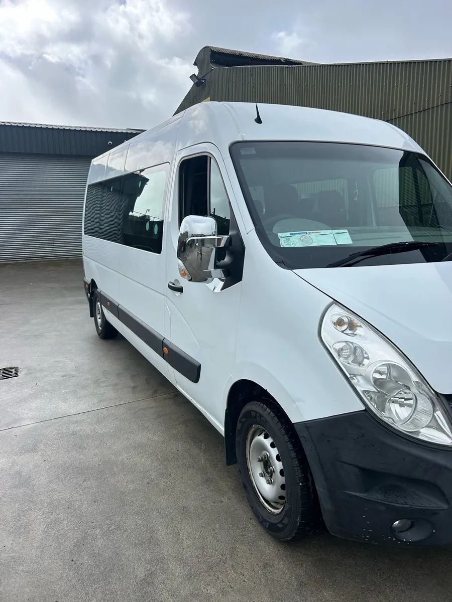 131 Renault Master 16 seater - Image 2