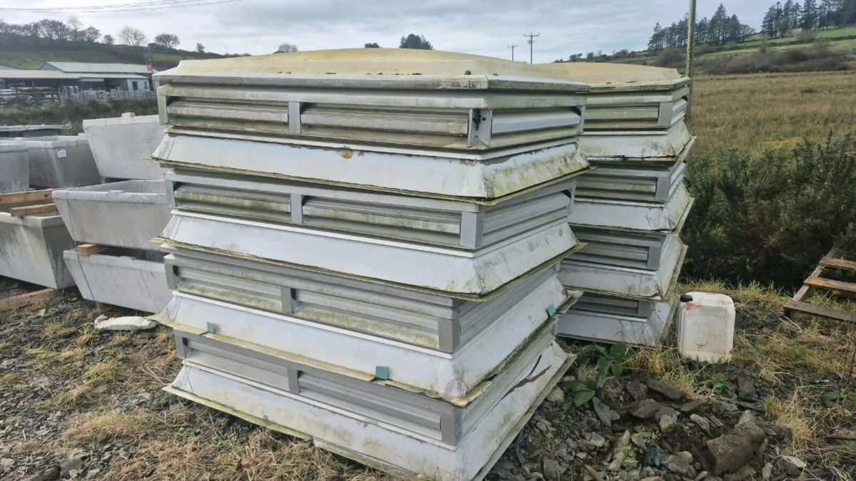 Roof lights with vents - Image 1