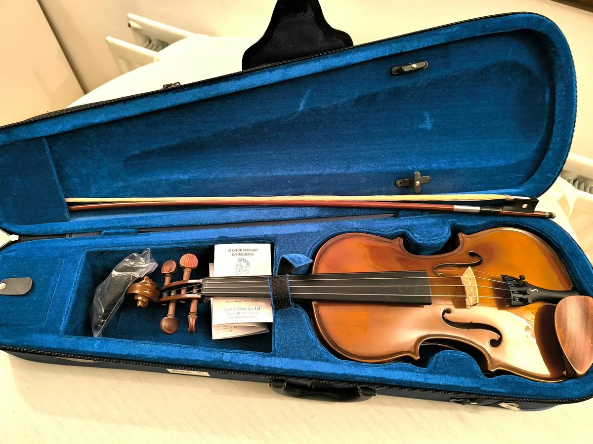 Pristine Stentor Student 1 Violin Outfit Full Size - Image 1