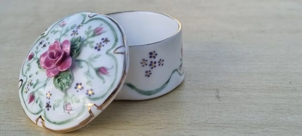 Vintage porcelain trinket box - Image 4