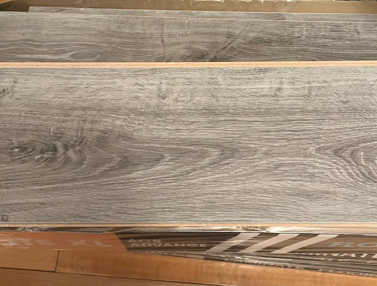 8.5 square meters of 12mm grey laminate floor. - Image 2