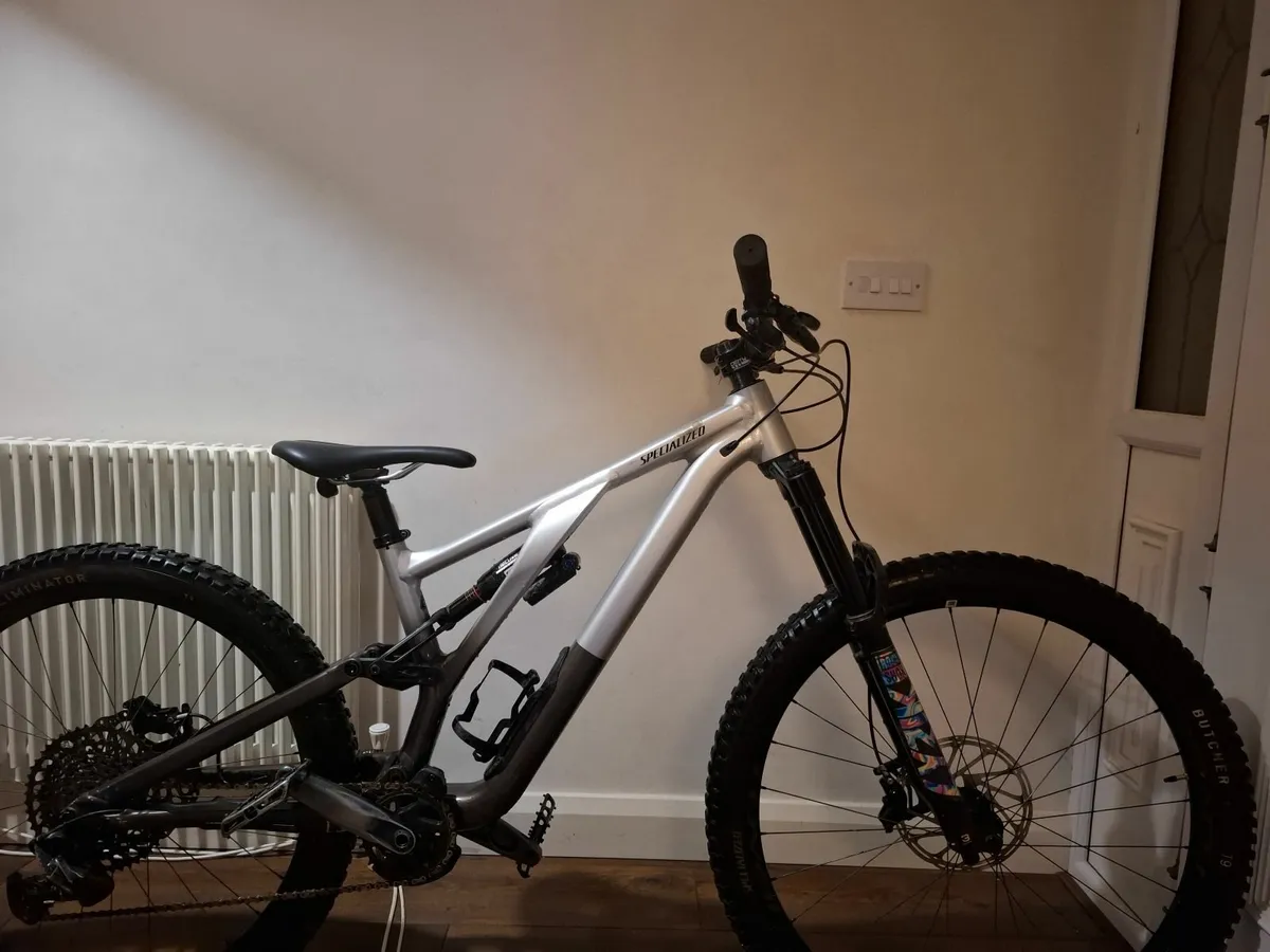 Mountain bike (specialized stumpjumper high spec) - Image 1