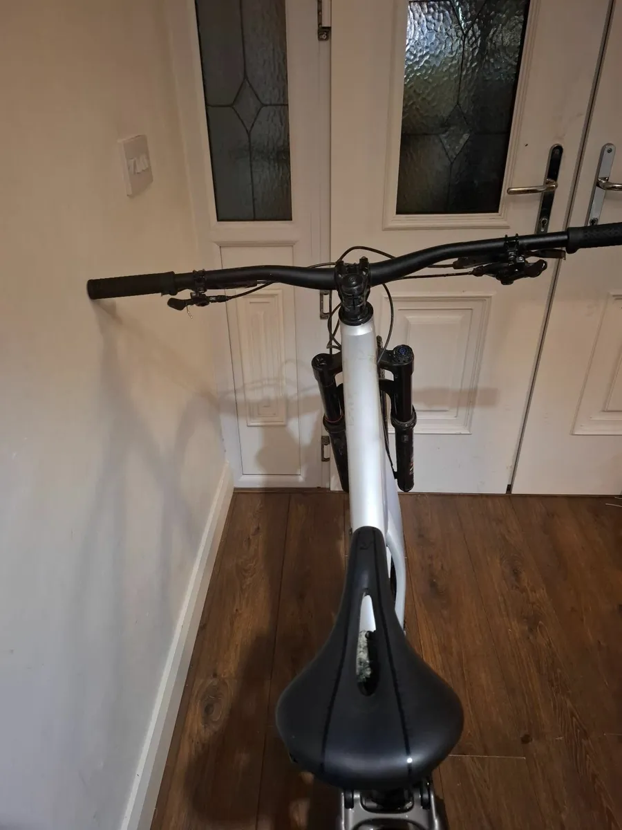 Mountain bike (specialized stumpjumper high spec) - Image 2