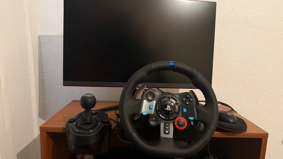 Logitech G29 + Gear Shifter – Excellent Condition - Image 2