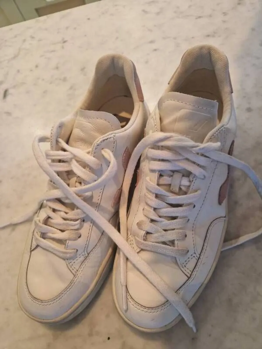 Veja white and pink shoes. - Image 4