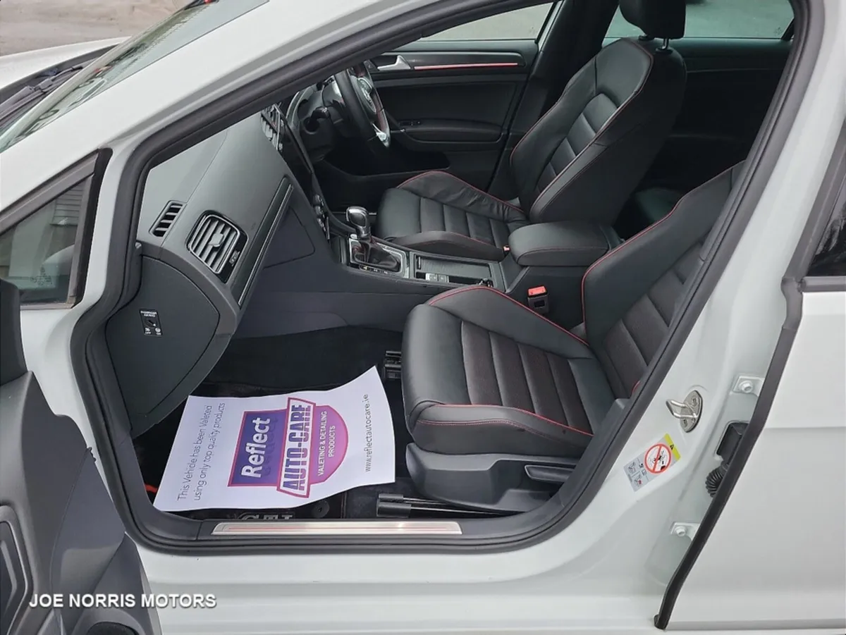 Volkswagen Golf 2.0 GTI DYNAMIC DSG FULL LEATHER - Image 4