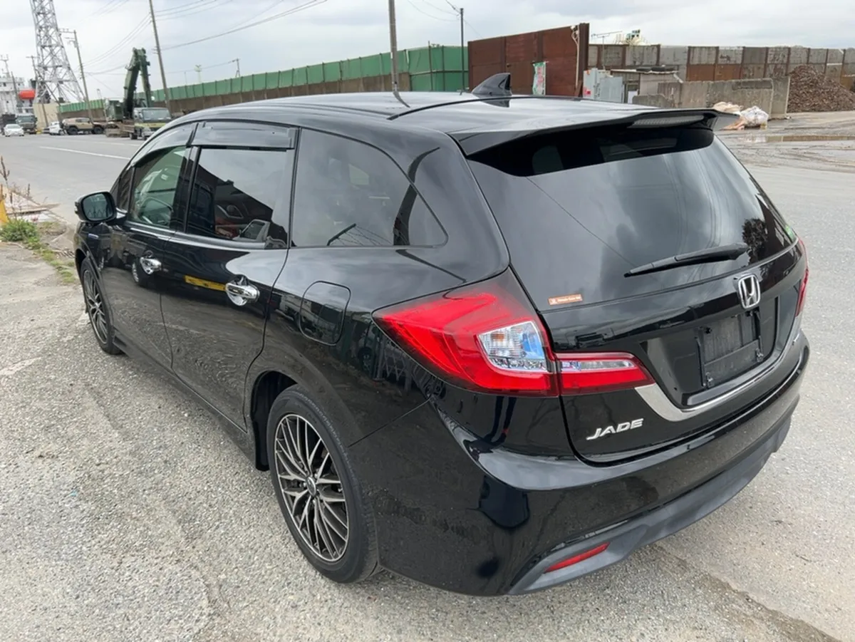 Honda Jade X 1.5 PETROL HYBRID AUTOMATIC - Image 2