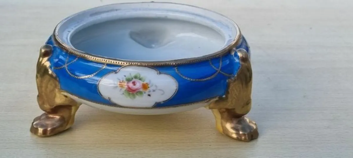 Vintage Limoges hand painted three foot Bowl - Image 1