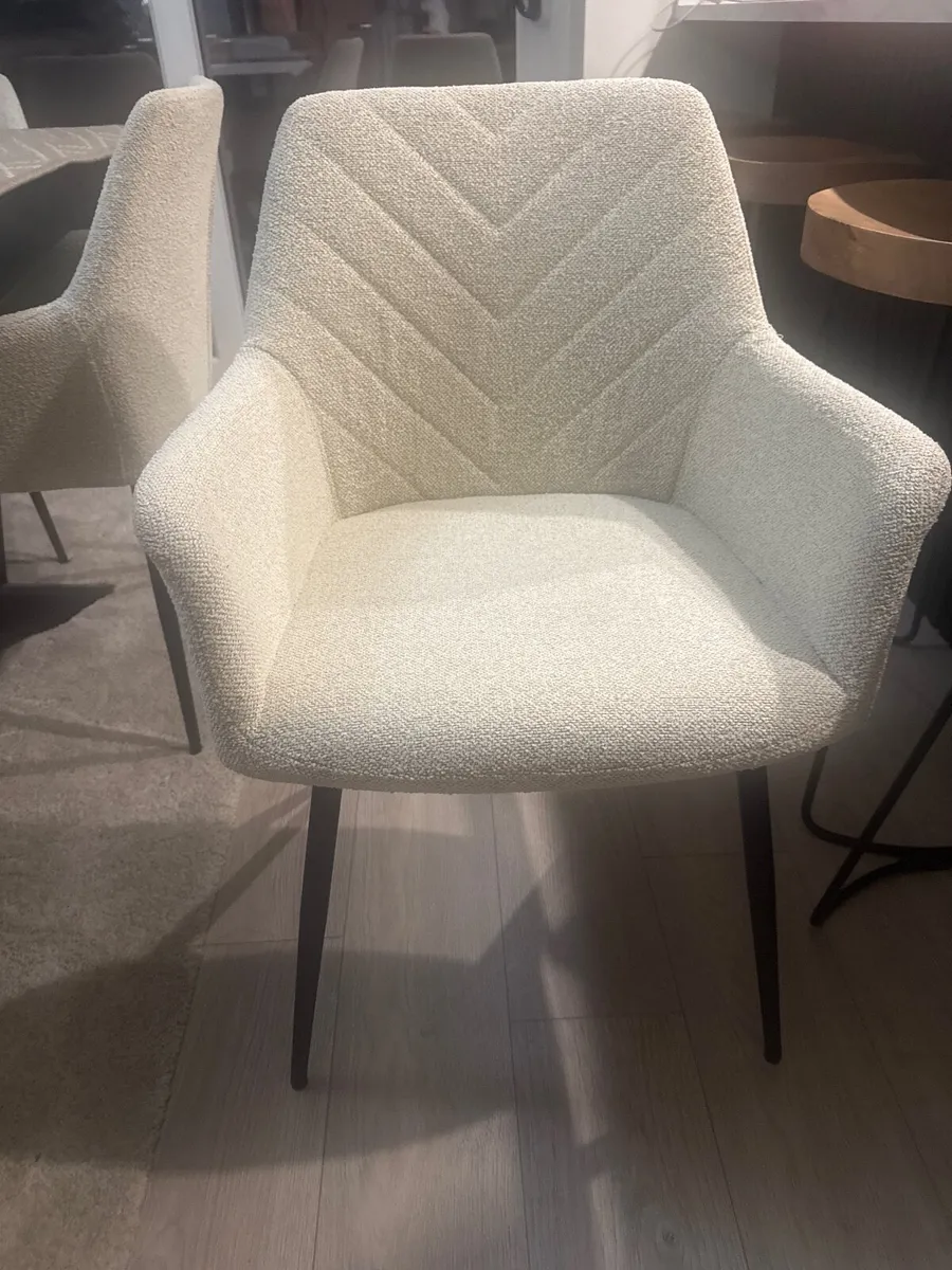 6 dining chairs never used  / cream and black - Image 2