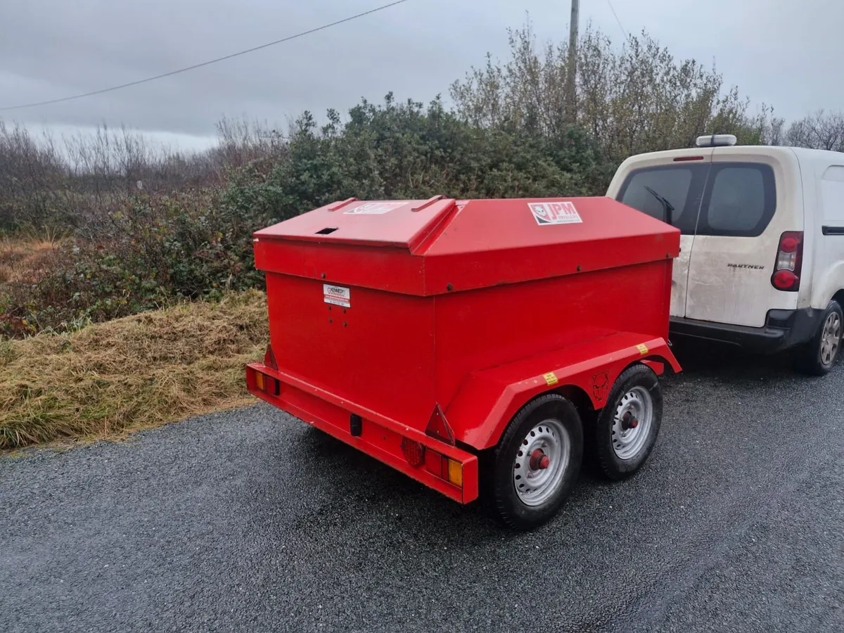 Fuel bowser - Image 1