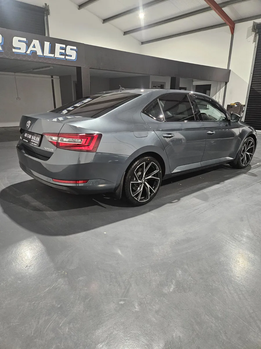 Skoda Superb 2018 2.0 tdi ambition - Image 4