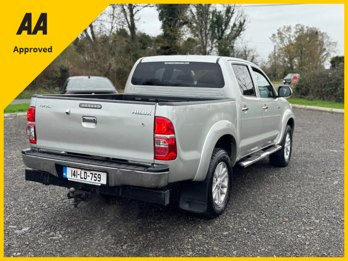 Toyota Hilux 3.0 D-4D INVINCIBLE D/C 1 171BHP - Image 2