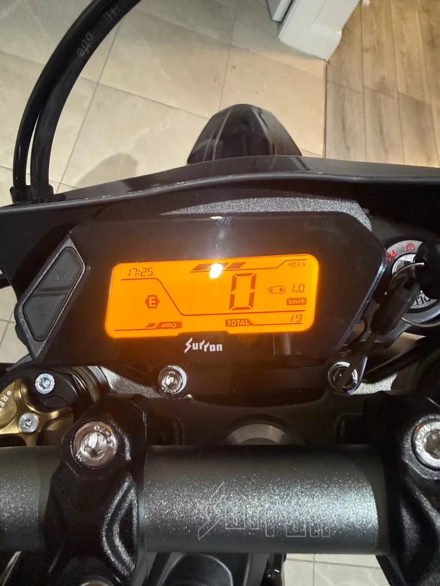 2025 Surron Ultra Bee 21kw Carbon Black - Image 4