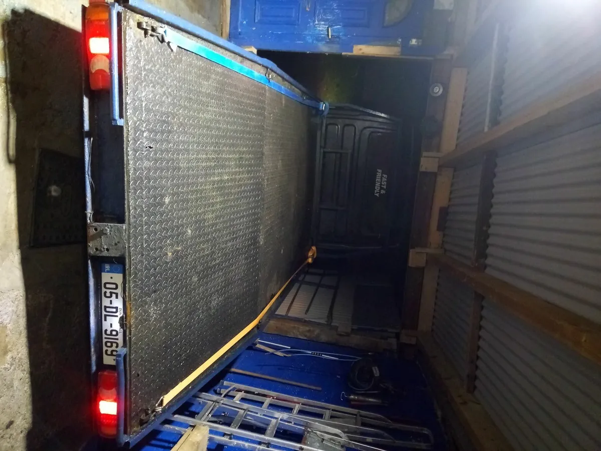 Recovery truck - Image 2