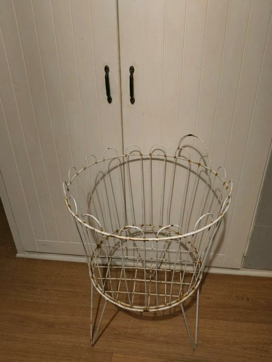 Circular Iron shop stand.some wear and tear, would - Image 3