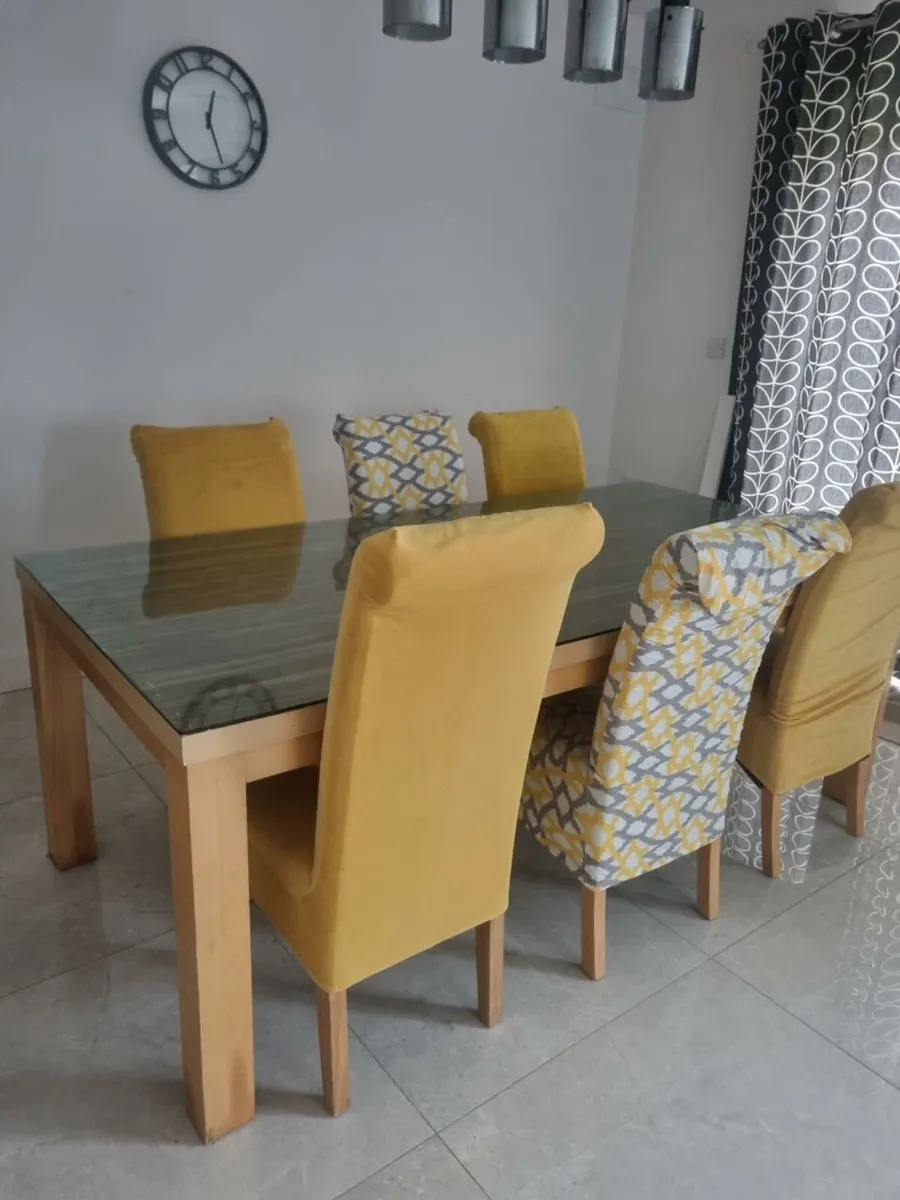 Table and chairs - Image 2