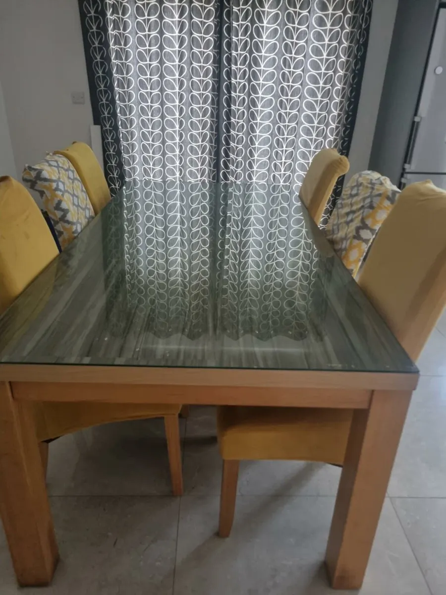 Table and chairs - Image 4