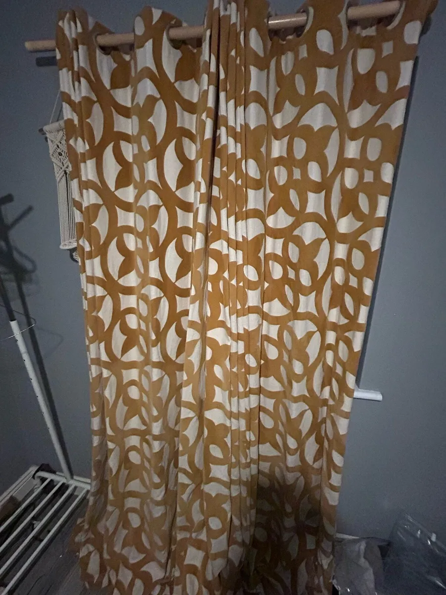 Curtains - Image 1
