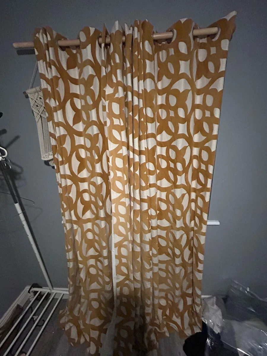 Curtains - Image 3