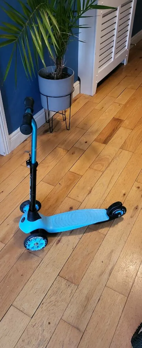 Kids scooter - Image 1