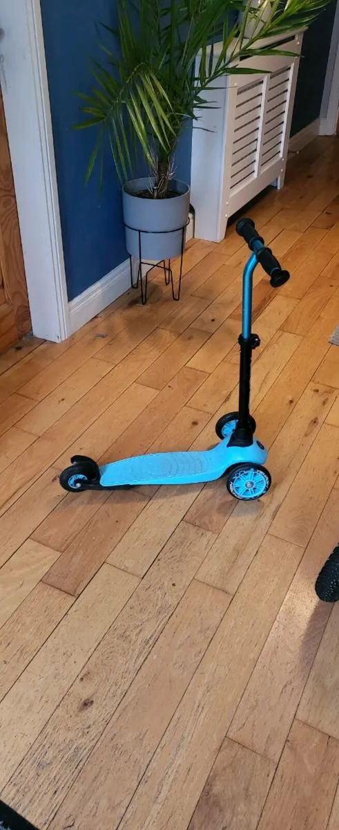 Kids scooter - Image 2