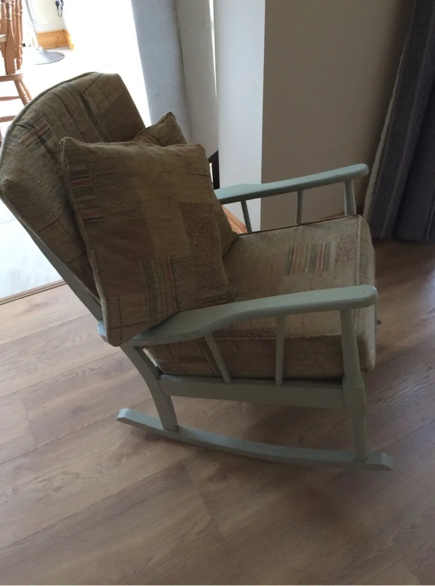 4 Dining chairs & 1 rocking chair - Image 1