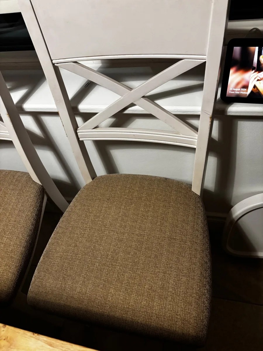 4 Dining chairs & 1 rocking chair - Image 3