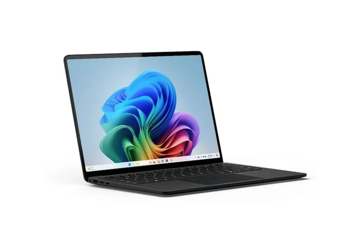 Microsoft Surface Laptop | Copilot+ PC | 13.8" Touchscreen | Snapdragon X Elite | 16GB | 512GB | Black ZGP-00040 - Image 3