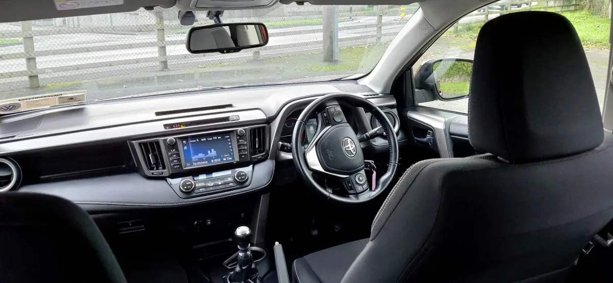 Toyota RAV4 2016 - Image 2