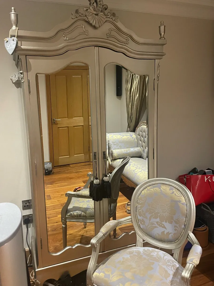 French style  2 door wardrobe in perfect condition - Image 4