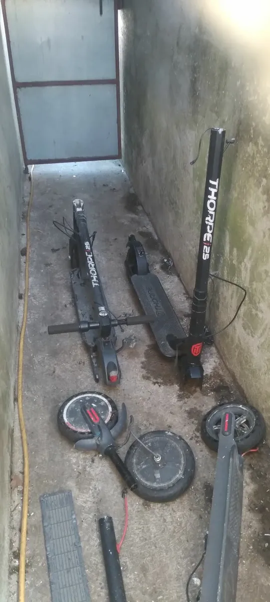 Electric scooter parts free too take away - Image 3