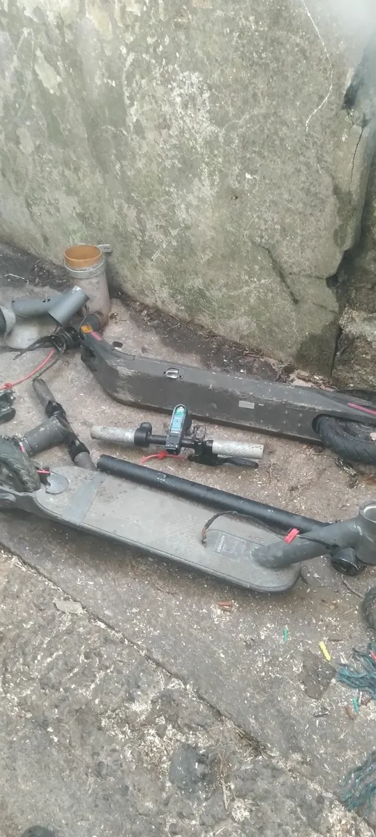 Electric scooter parts free too take away - Image 4