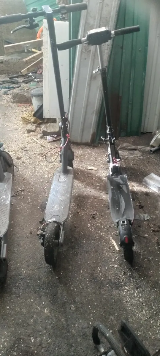 Electric scooter parts free too take away - Image 1