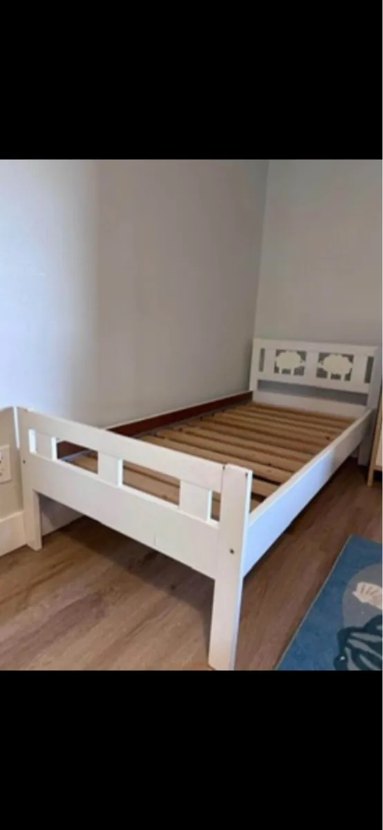 Set of toddler beds