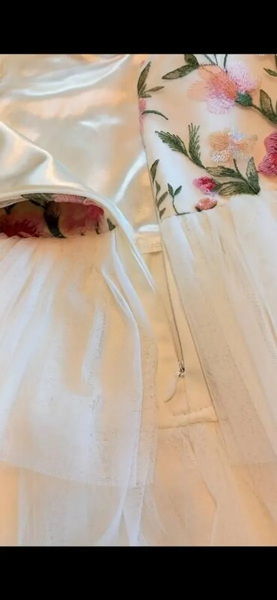 Beautiful Girls Silk Floral Dress (Age 8-10) - Image 4