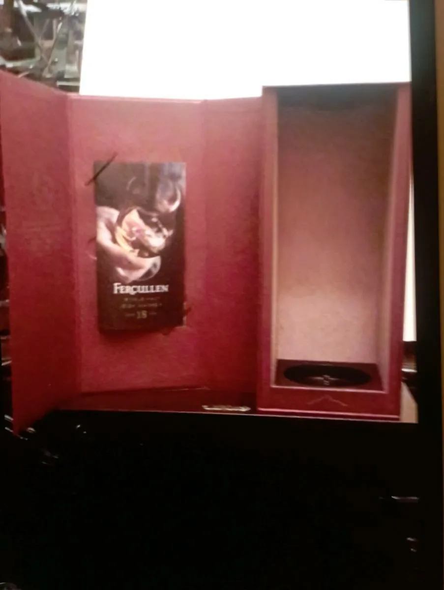 IRISH WHISKEY & SCOTTISH  MEMORABILIA EMPY CASES - Image 2