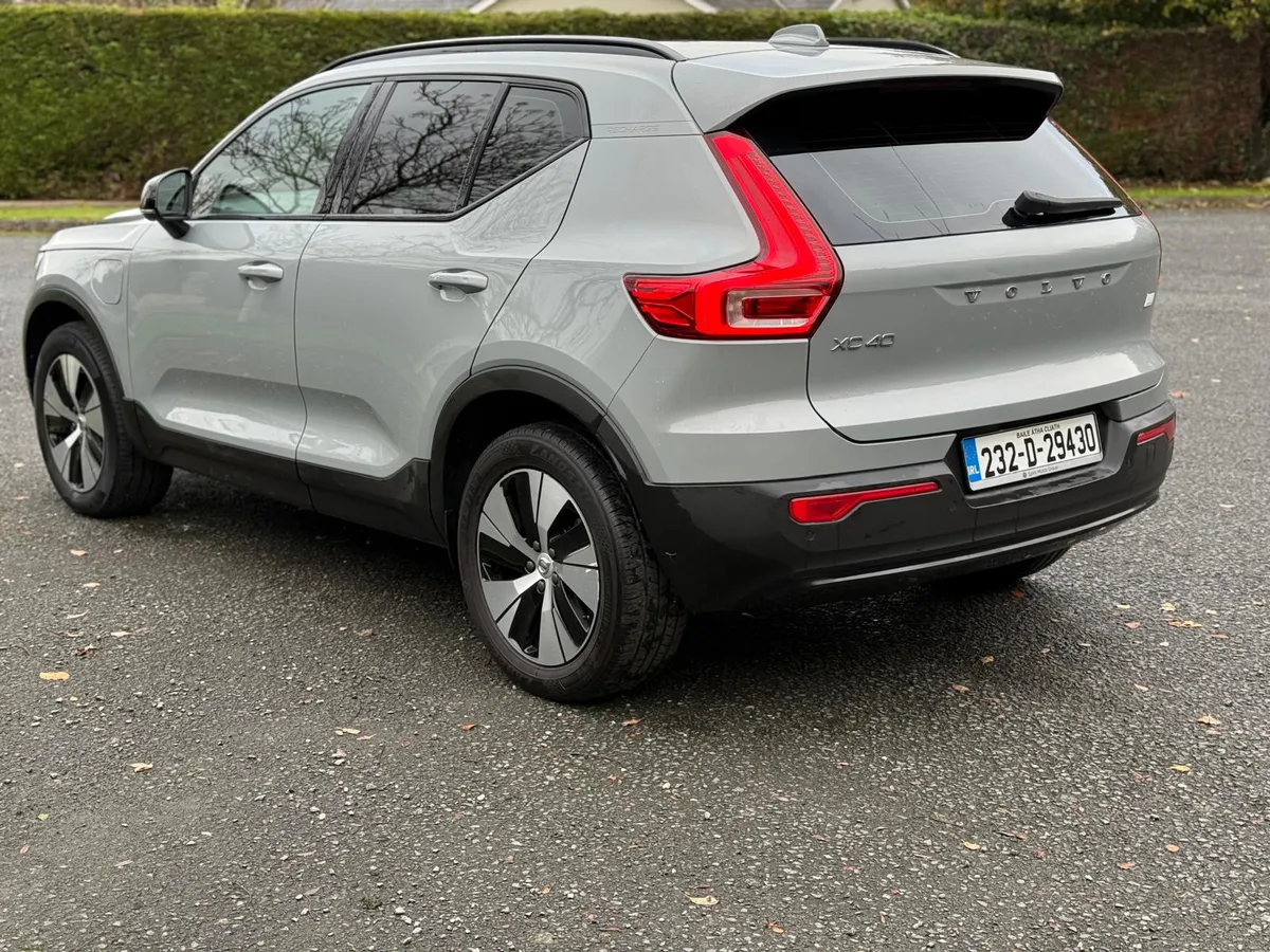Volvo XC40 Recharge 1.5 Hybrid 2023 - Image 2