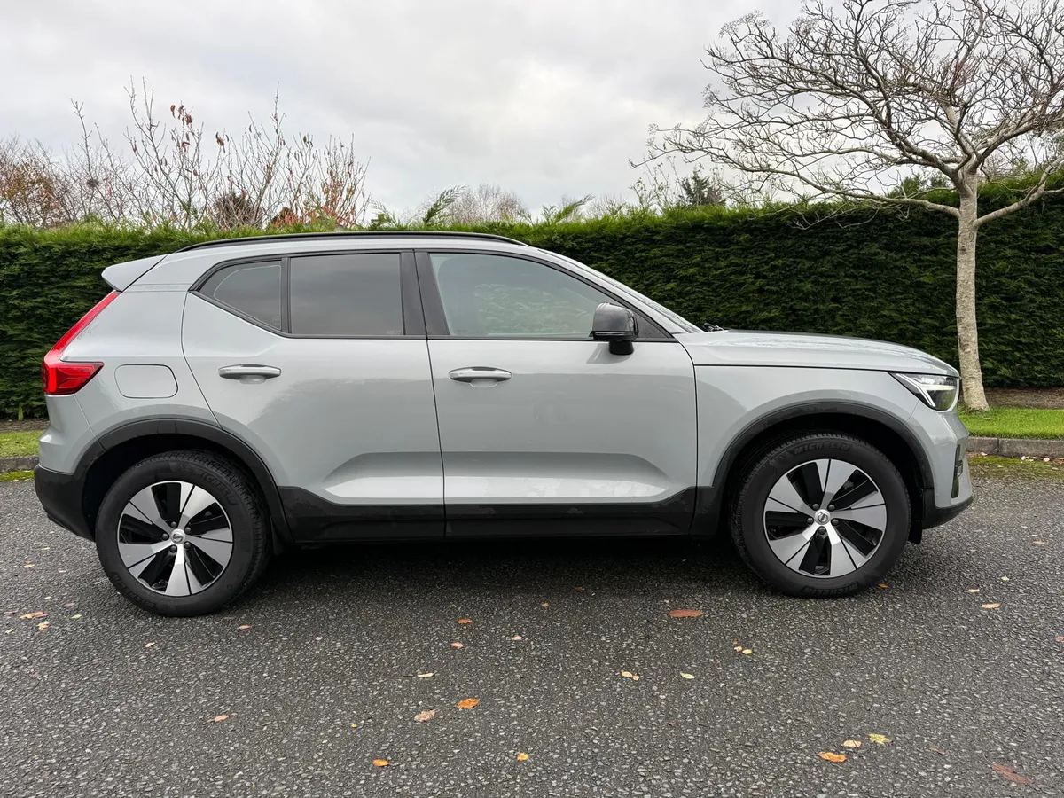 Volvo XC40 Recharge 1.5 Hybrid 2023 - Image 4