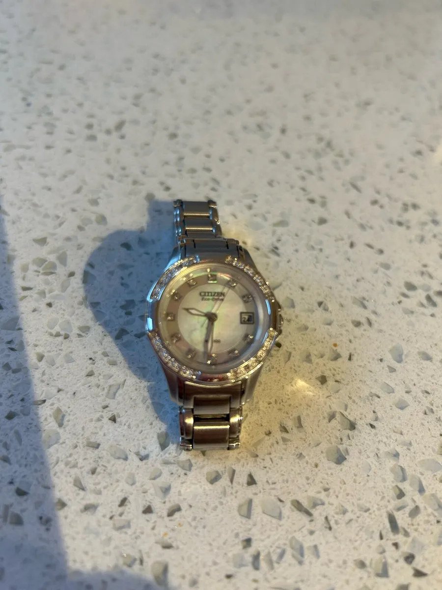 Citizen ladies watch with diamonds - Image 4