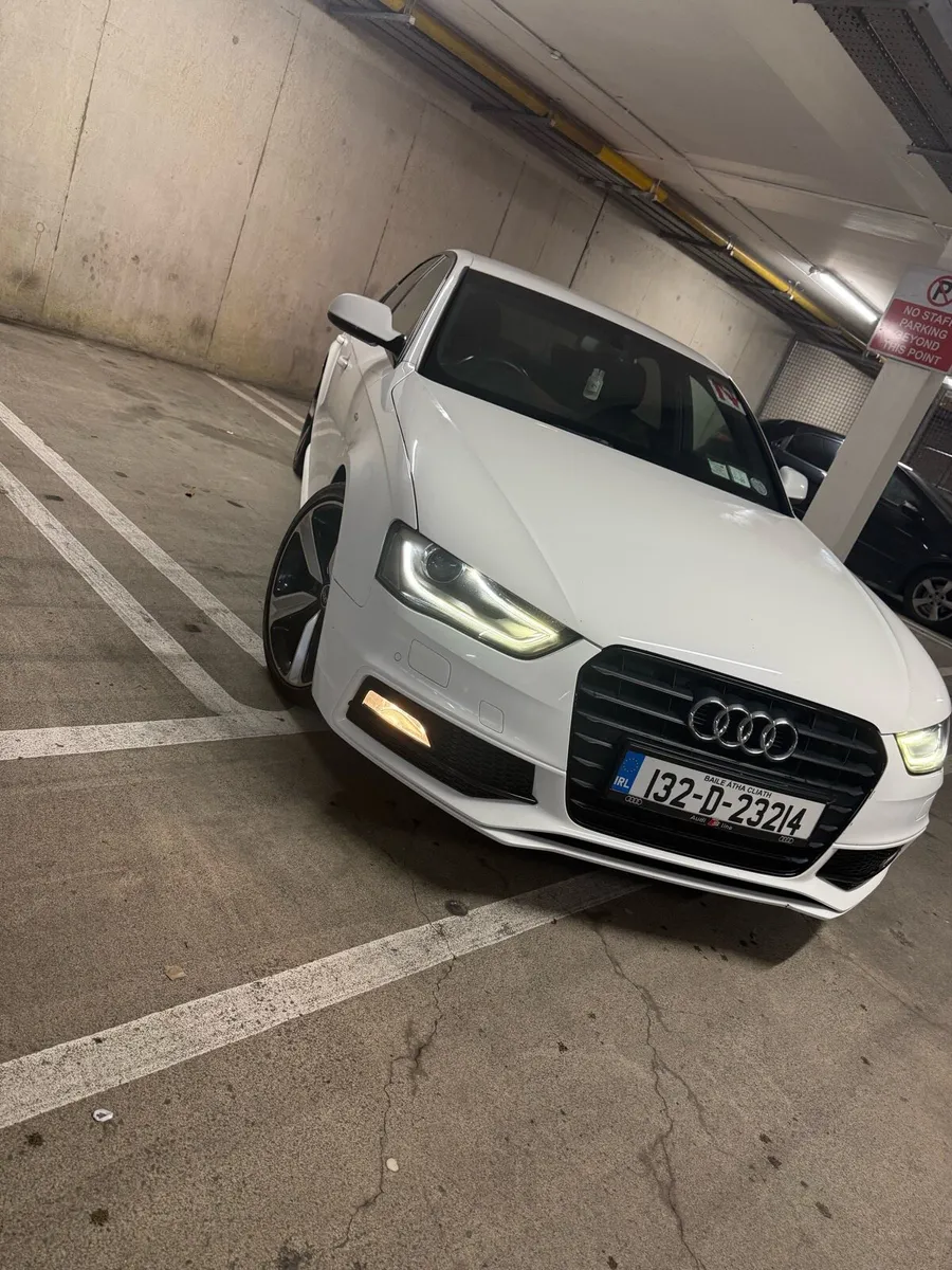 Audi A4 S line black edition CarPlay timing belt D - Image 1