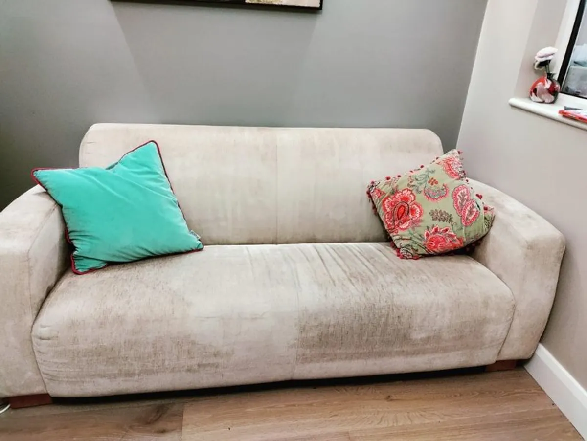 Free couch - Image 1