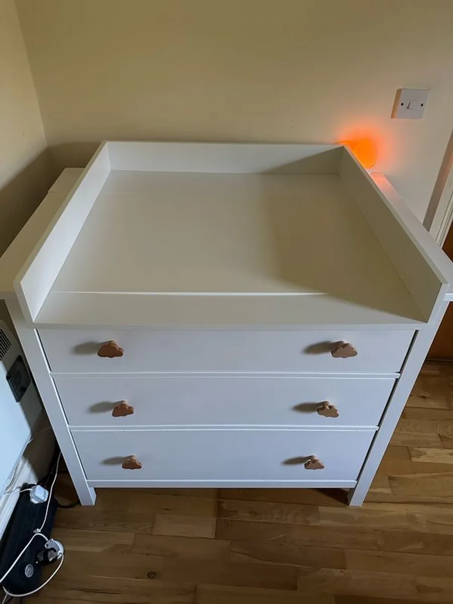 Baby changing table with storage - Image 1