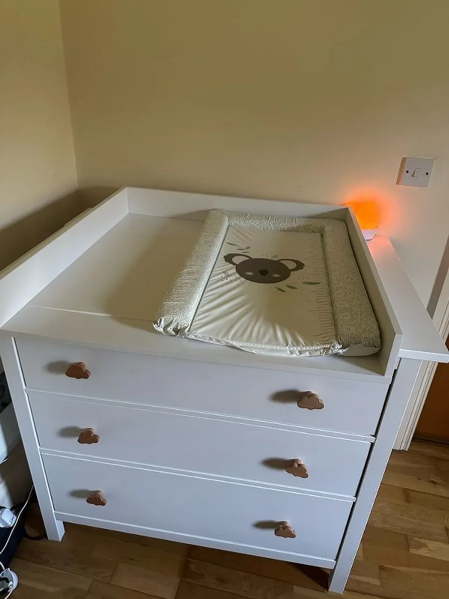 Baby changing table with storage - Image 2