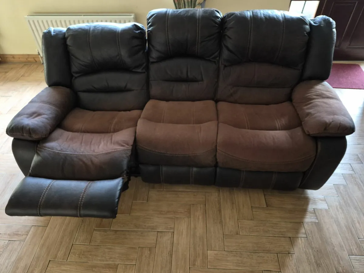 Very comfortable 3-piece couch and armchair - Image 2