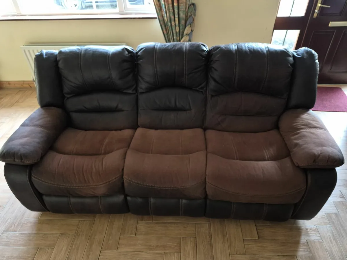 Very comfortable 3-piece couch and armchair - Image 3