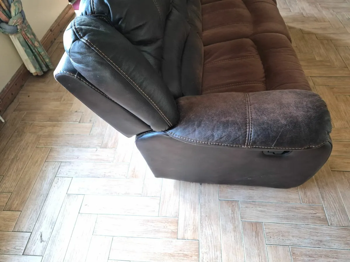 Very comfortable 3-piece couch and armchair - Image 4