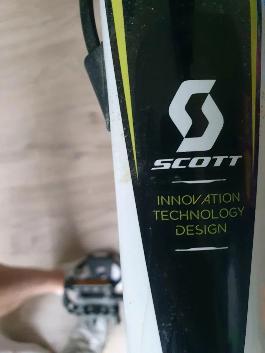 Scott Speedster Road Bike with training equipment - Image 2