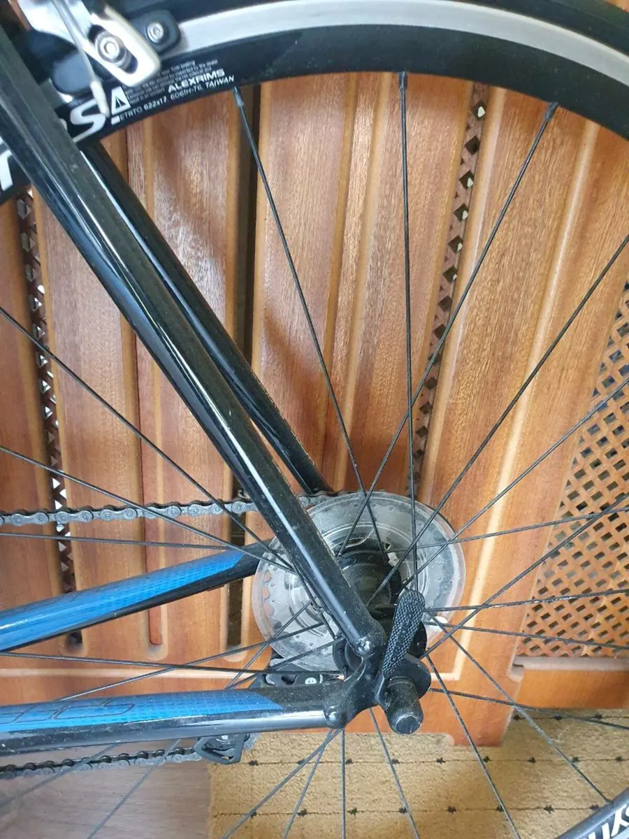 Scott Speedster Road Bike with training equipment - Image 3